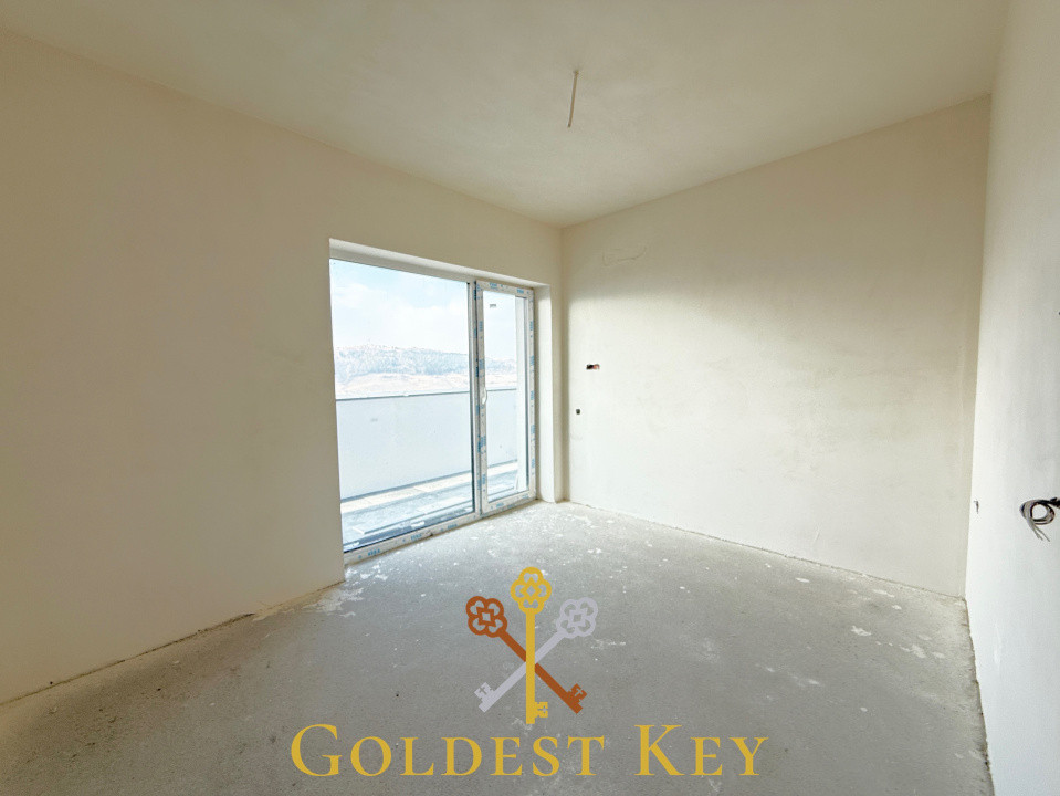 Apartament de tip penthouse cu 3 camere, terasă, boxă și parcare