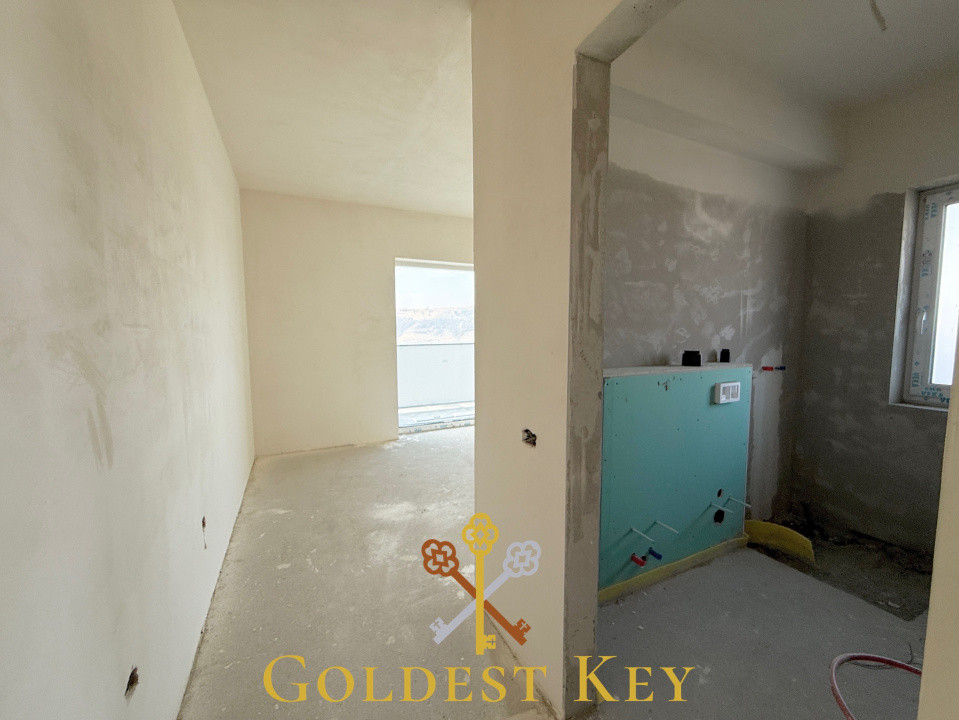 Apartament de tip penthouse cu 3 camere, terasă, boxă și parcare