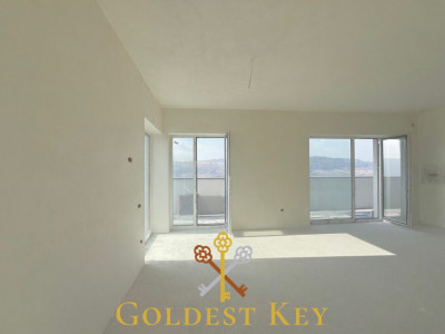 Apartament de tip penthouse cu 3 camere, terasă, boxă și parcare