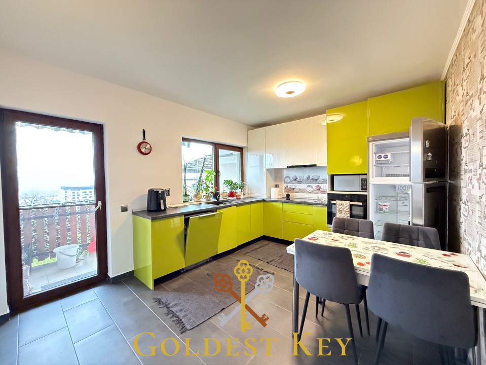 Casa tip duplex cu 4 camere, curte, beci, 2 locuri de parcare 