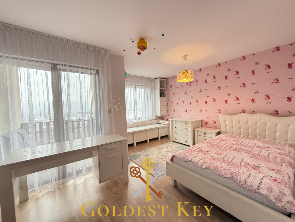 Casa tip duplex cu 4 camere, curte, beci, 2 locuri de parcare 