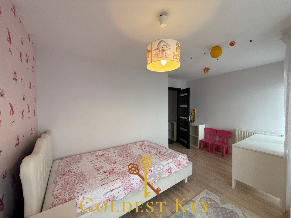 Casa tip duplex cu 4 camere, curte, beci, 2 locuri de parcare 