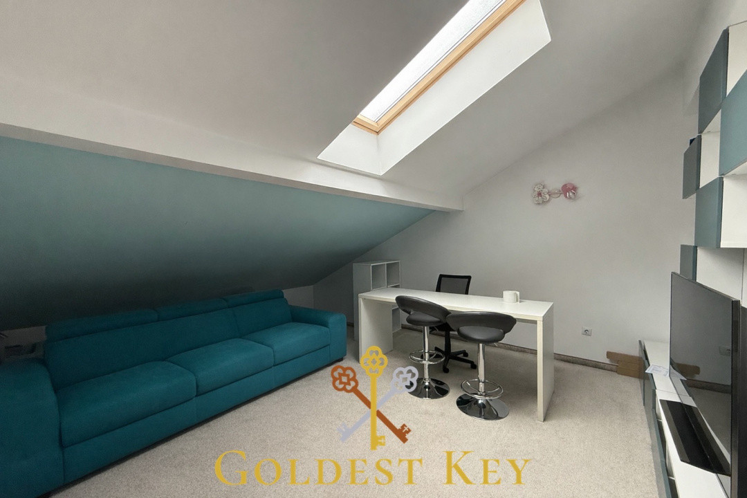 Casa tip duplex cu 4 camere, curte, beci, 2 locuri de parcare 