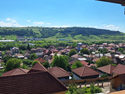 Apartament cu 2 camere, balcon și parcare exterioară 