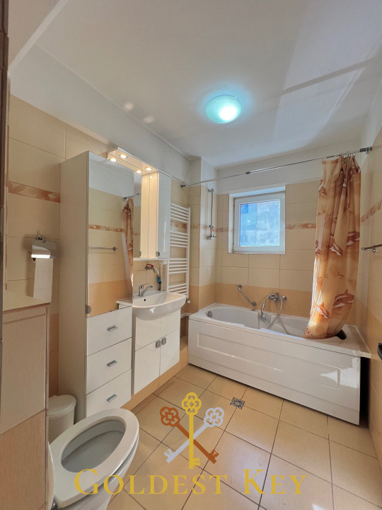 În centrul orașului! Apartament cu 4 camere și 2 terase! 80 mp utili 