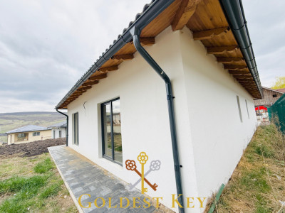 Casa individuală pe un singur nivel cu 4 camere cu CF 