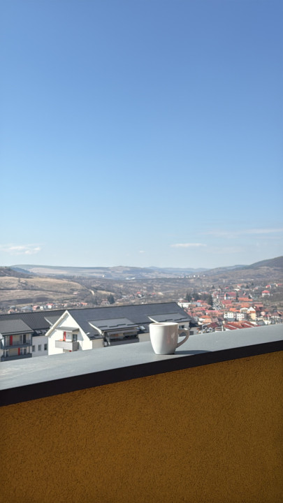 Apartament generos cu 2 camere, balcon, debara și parcare 