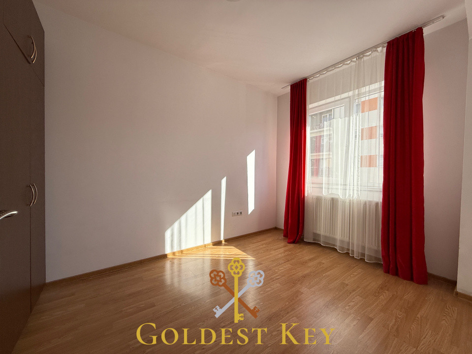 Apartament cu 3 camere, balcon și parcare exterioară 