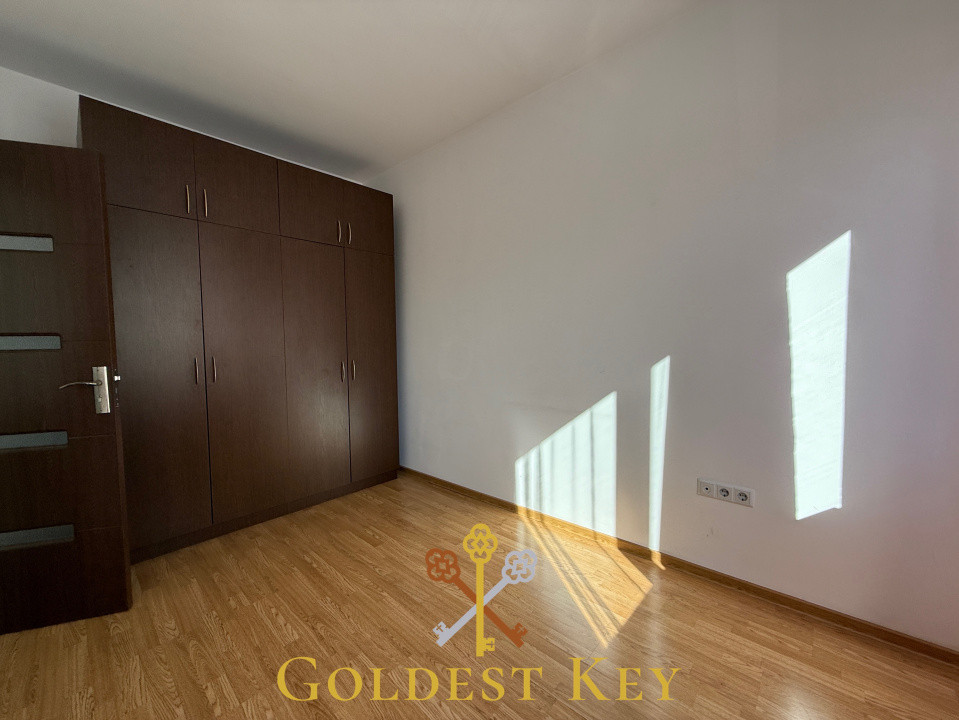 Apartament cu 3 camere, balcon și parcare exterioară extra