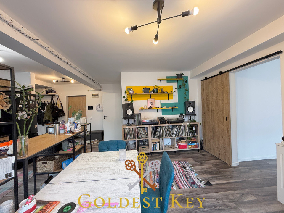 Apartament cu 3 camere, balcon, boxă de depozitare și garaj