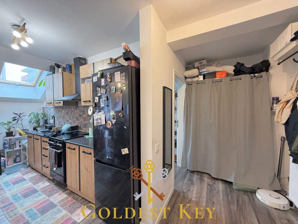 Apartament cu 3 camere, balcon, boxă de depozitare și garaj