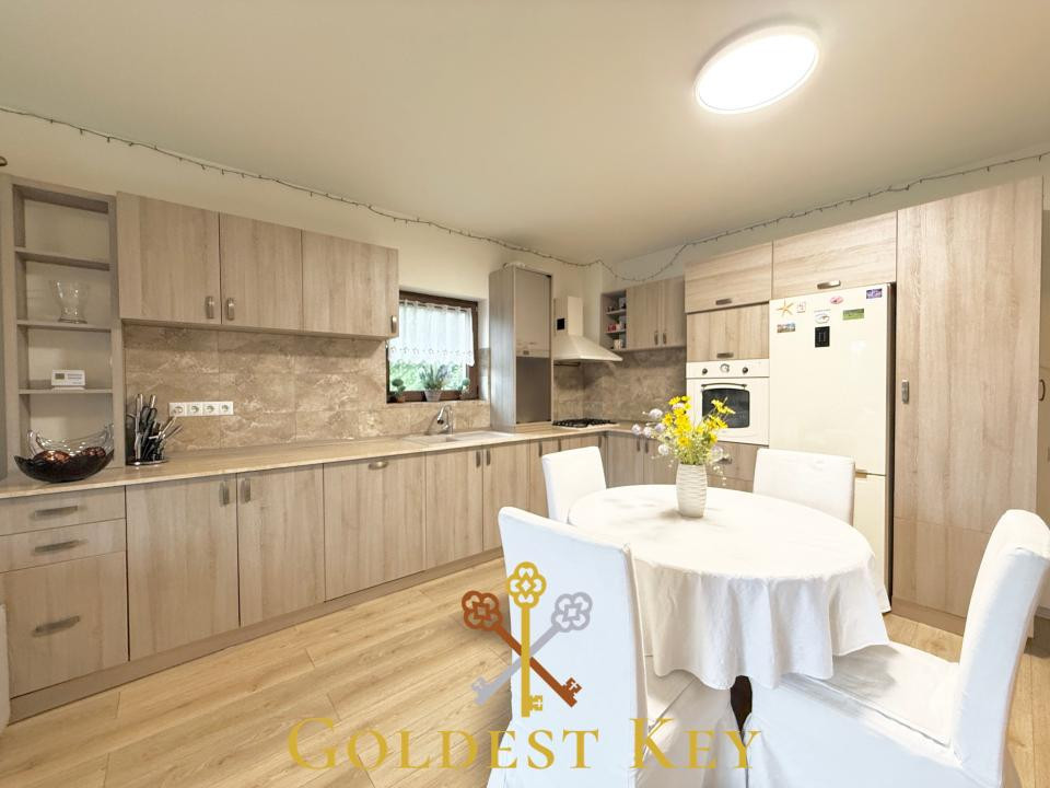 Apartament cu 3 camere, terasă, grădină, curte privată 