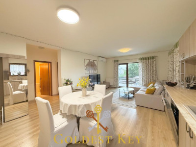 Apartament cu 3 camere, terasă, grădină, curte privată 