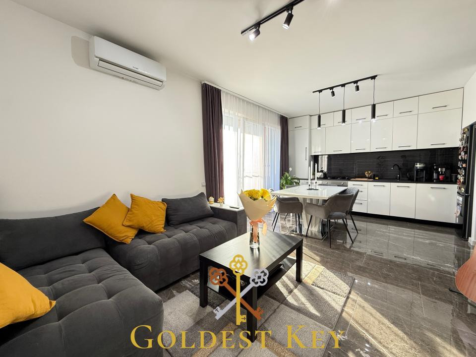 Apartament generos cu 2 camere, balcon, debara și parcare 