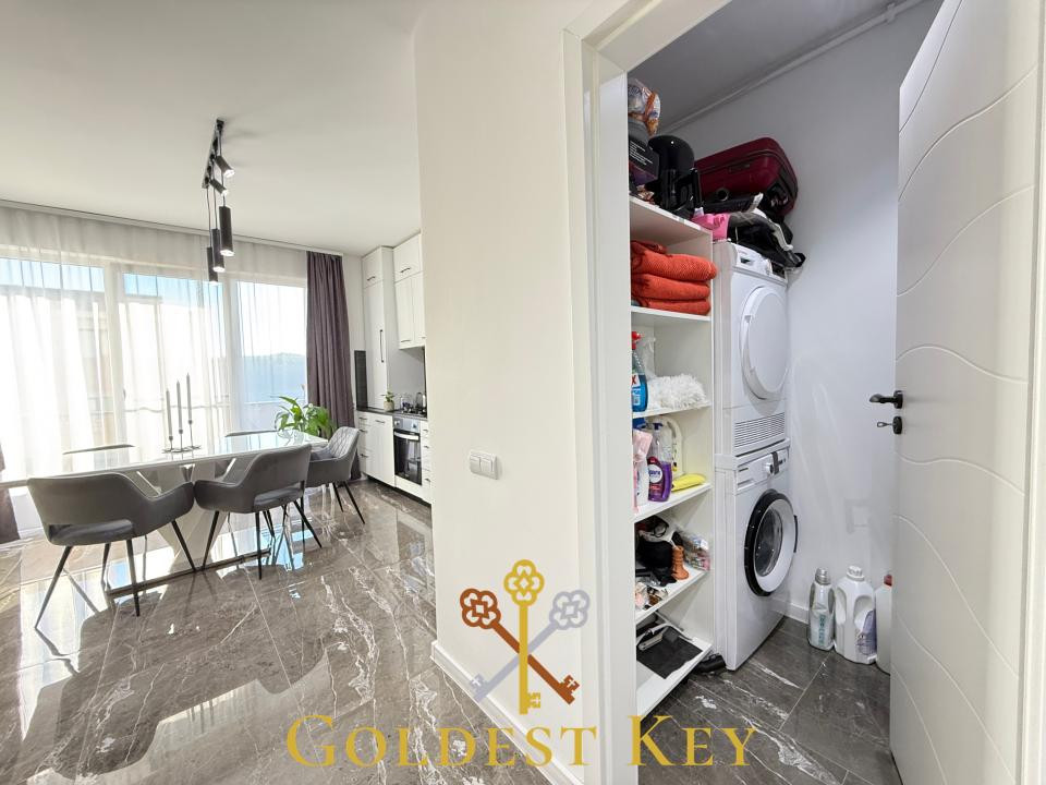 Apartament generos cu 2 camere, balcon, debara și parcare 