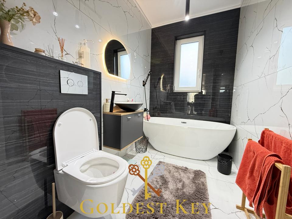 Apartament generos cu 2 camere, balcon, debara și parcare 