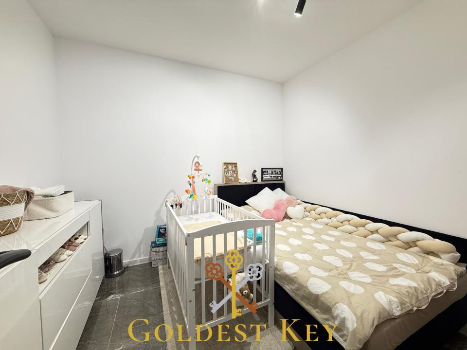 Apartament generos cu 2 camere, balcon, debara și parcare 