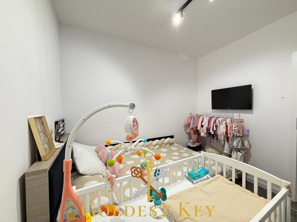 Apartament generos cu 2 camere, balcon, debara și parcare 