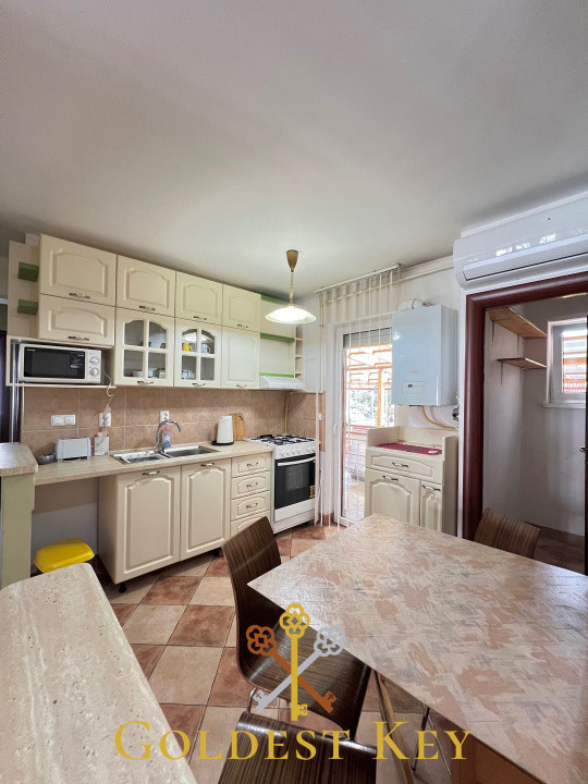 În centrul orașului! Apartament cu 4 camere și 2 terase! 80 mp utili
