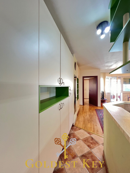 În centrul orașului! Apartament cu 4 camere și 2 terase! 80 mp utili