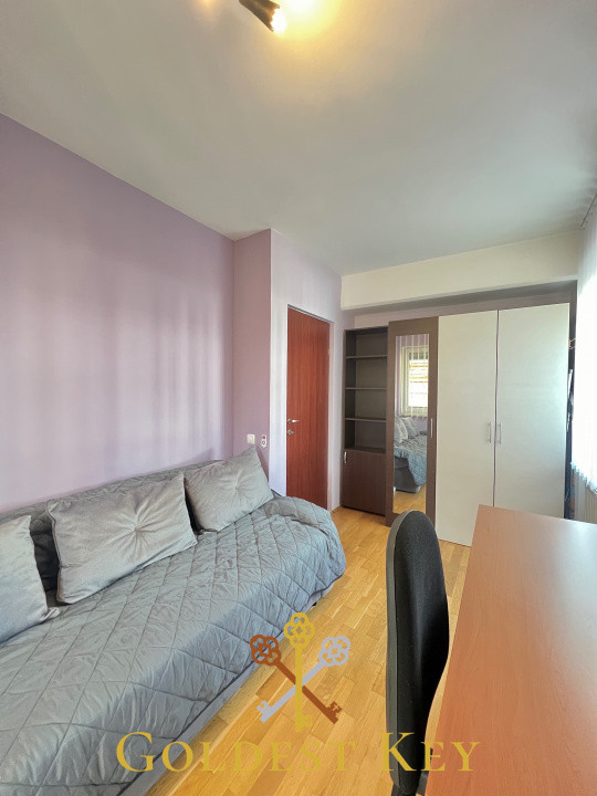 În centrul orașului! Apartament cu 4 camere și 2 terase! 80 mp utili
