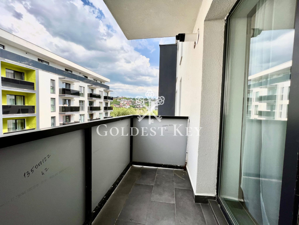 Apartament modern cu 2 camere, balcon, parcare subterană 