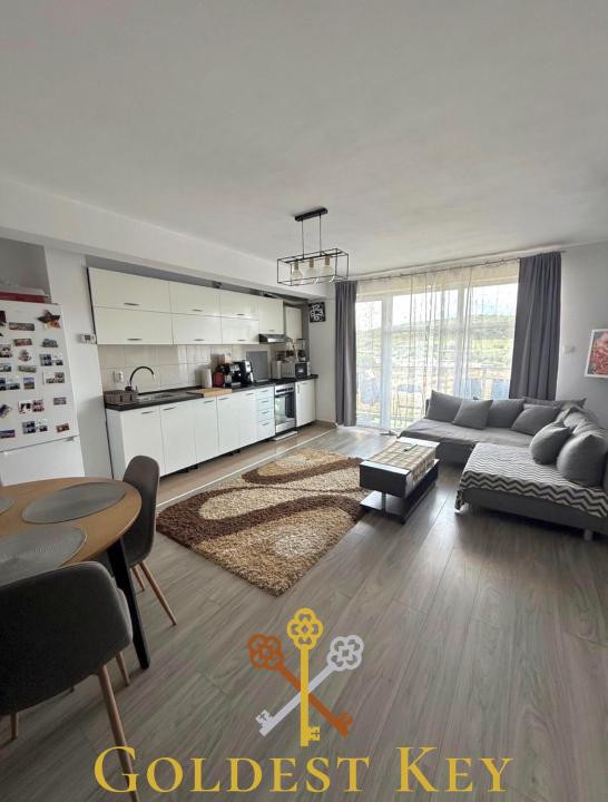 Apartament cu 2 camere și balcon! Baciu! 