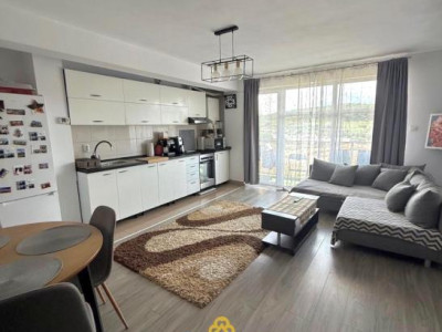 Apartament cu 2 camere și balcon! Baciu! 