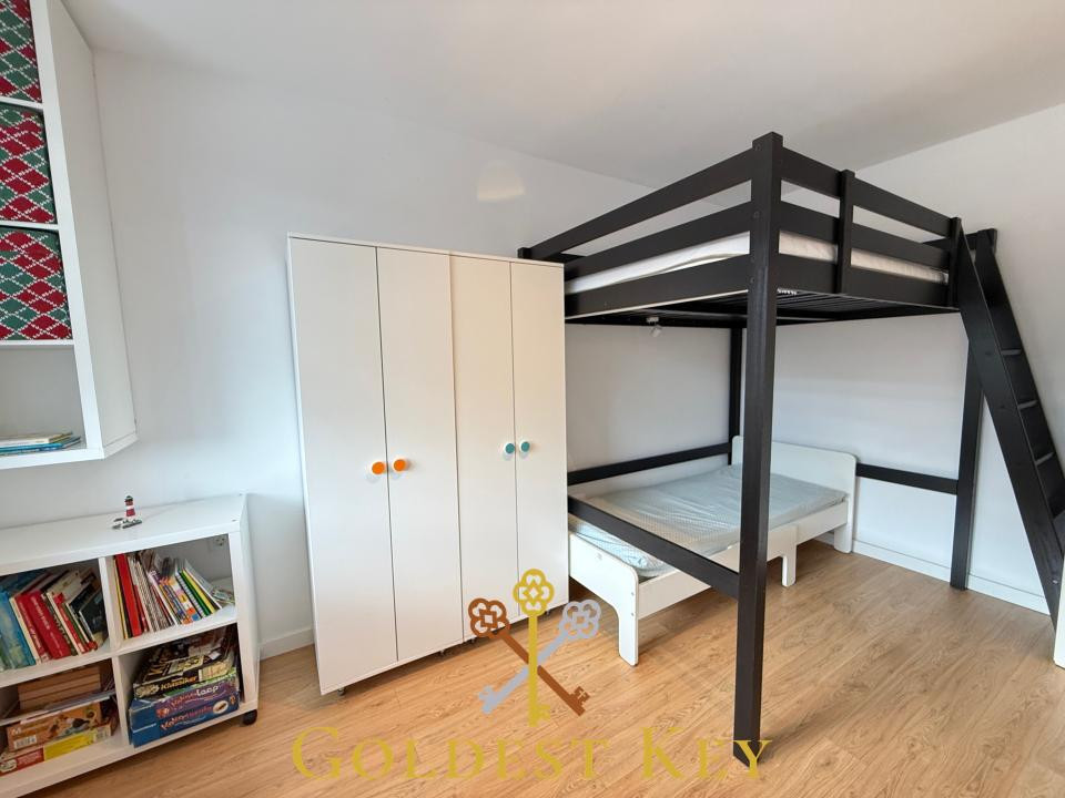 Apartament cu 2 camere, balcon, dressing, garaj, boxa