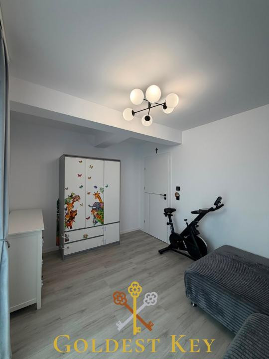 Apartament calitativ cu 3 camere, 2 băi, balcon, 2 garaje