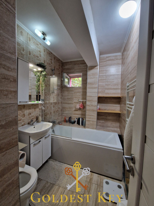 Apartament generos cu 2 camere, balcon și parcare BACIU zona Petrom