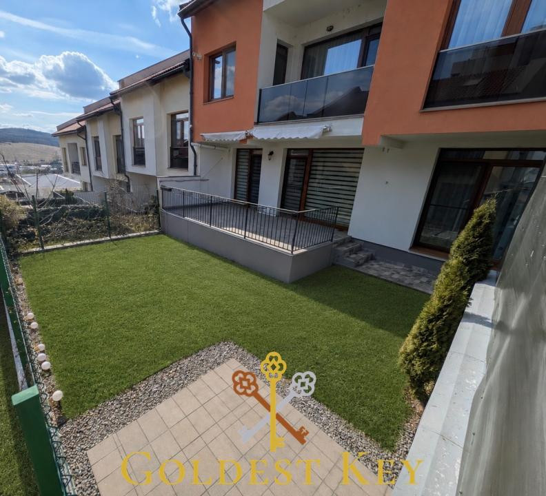 Apartament cu 4 camere, terasă, curte si 2 parcări la intrare în Baciu