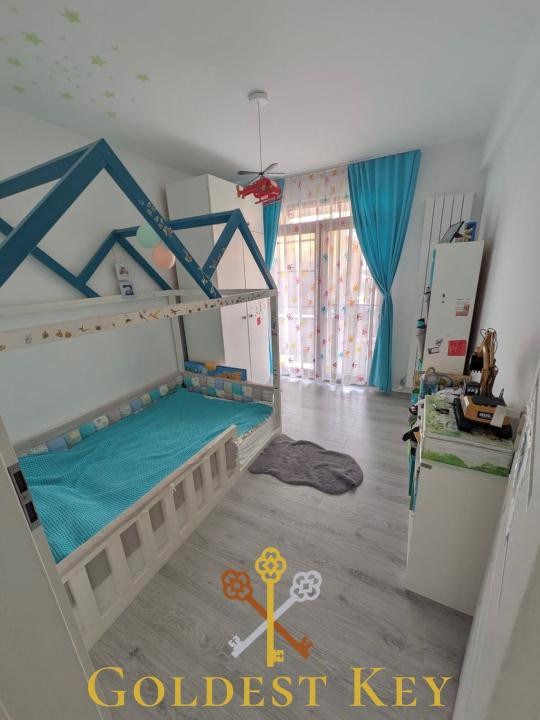 Apartament cu 4 camere, terasă, curte si 2 parcări la intrare în Baciu