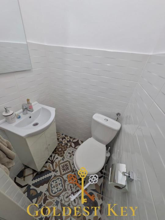 Apartament cu 4 camere, terasă, curte si 2 parcări la intrare în Baciu