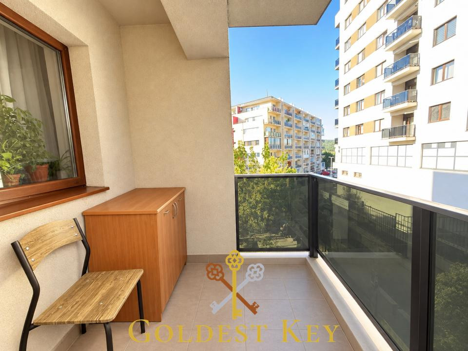 Apartament cu 2 camere, balcon BACIU zona Petrom