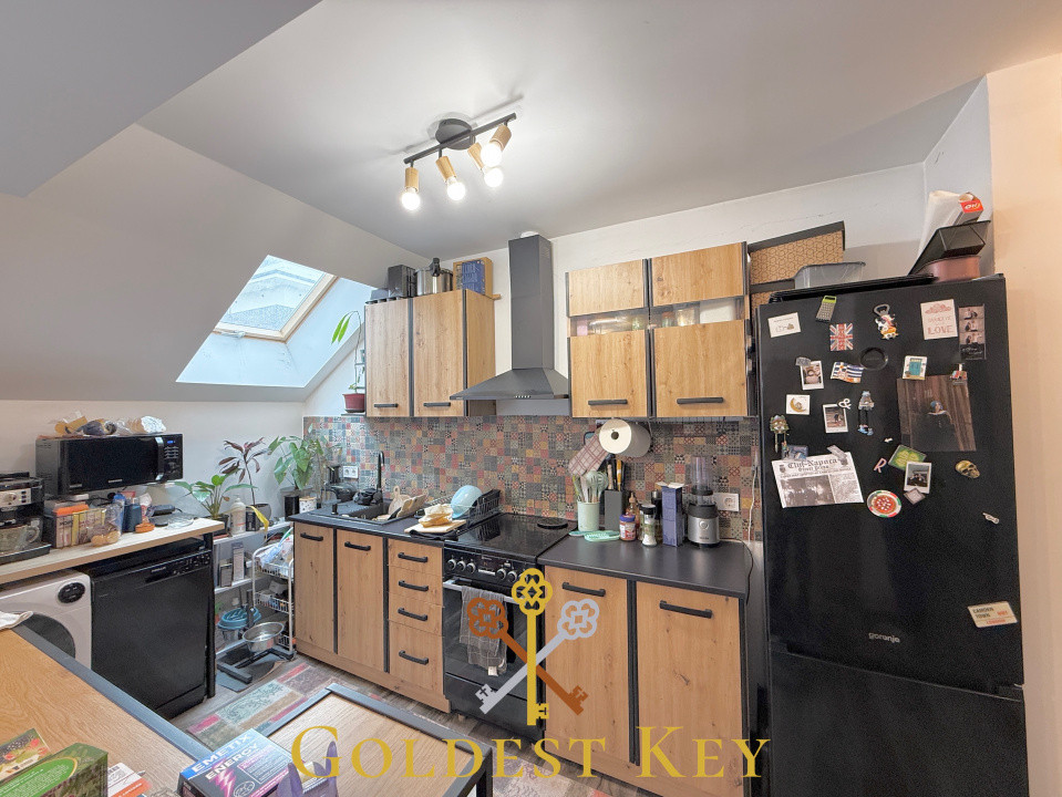 Apartament cu 3 camere, balcon, boxă de depozitare și garaj
