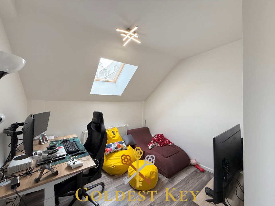 Apartament cu 3 camere, balcon, boxă de depozitare și garaj