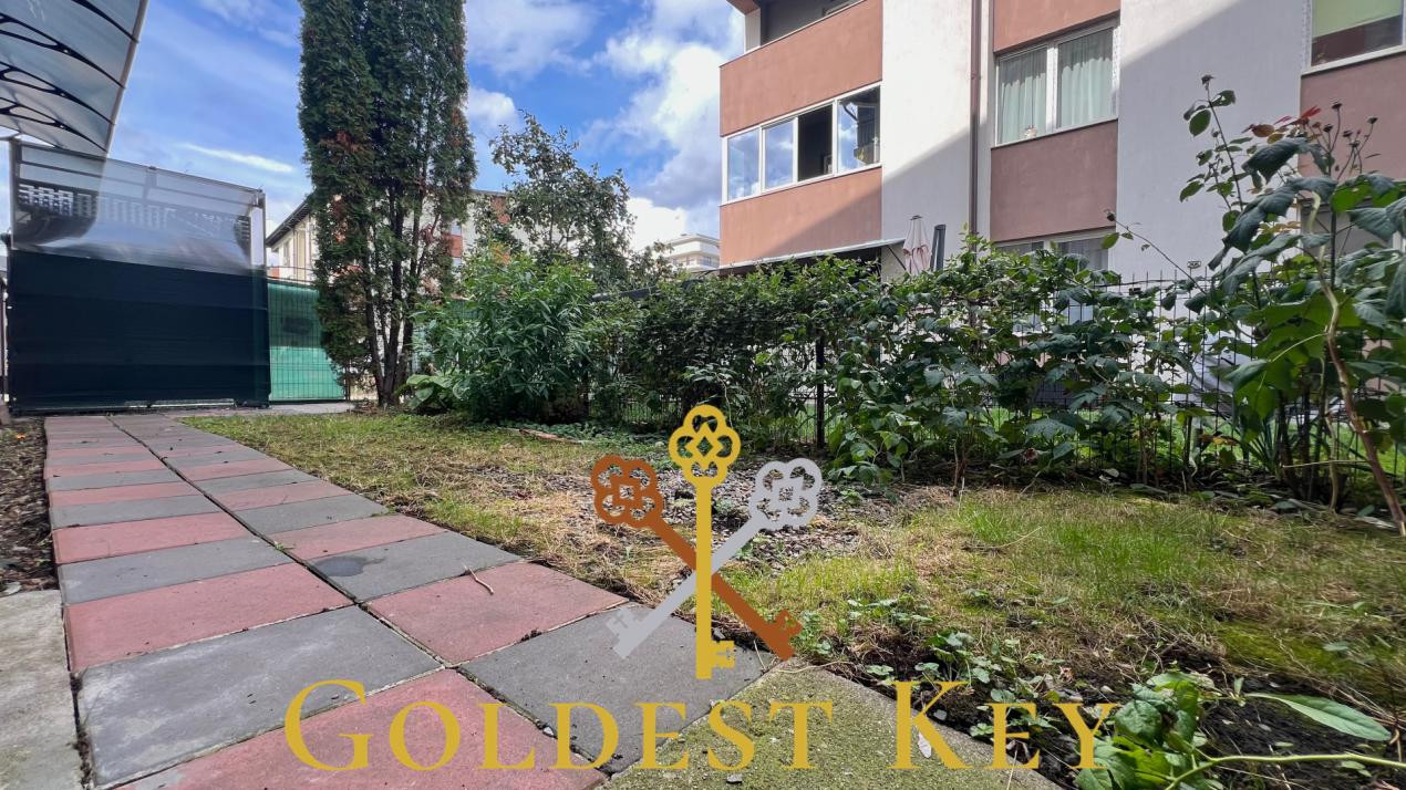 Apartament spațios cu 2 dormitoare, balcon, curte privată și parcare!