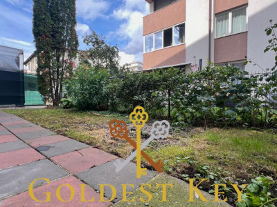 Apartament spațios cu 2 dormitoare, balcon, curte privată și parcare!